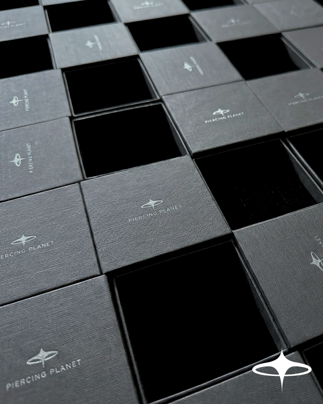 Eleganckie Pudełko Prezentowe na Biżuterię - Czarne