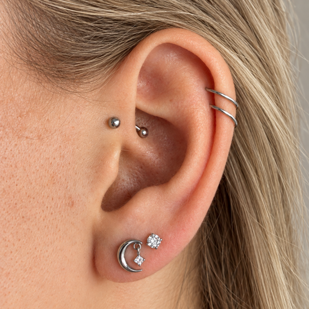 Titanium Labret Dekorativní měsíc se zavěšenou kubickou zirkonií na uchu